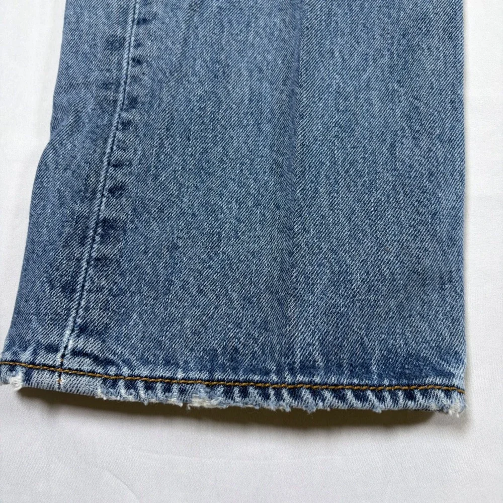 Levis 501 Original Fit Jeans Mens 34x30 Medium Wash Blue Button Fly Straight Leg